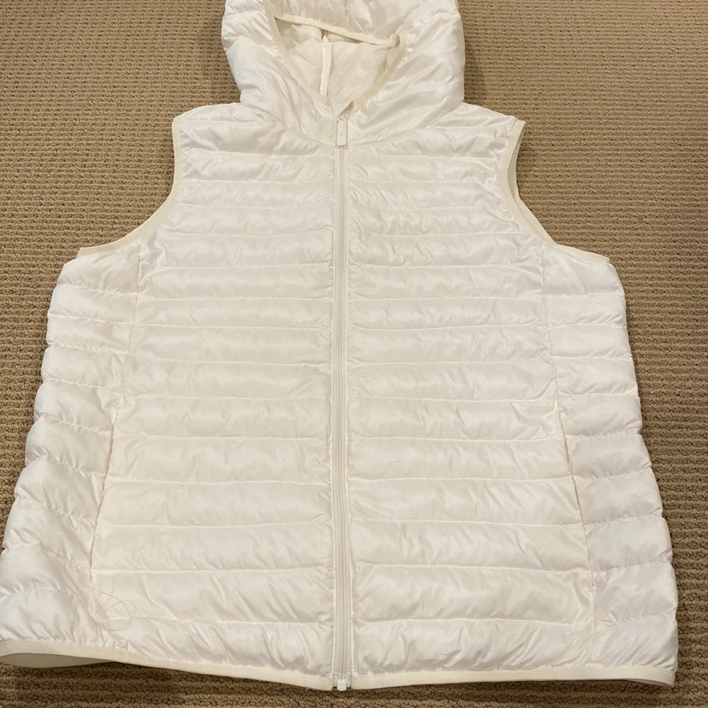 UNI QLO OFF WHITE PUFFER VEST WITH HOOD KIDS 12